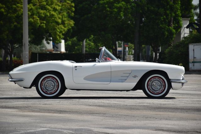 1961 White Chevrolet Corvette   | C1 Corvette Photo 4