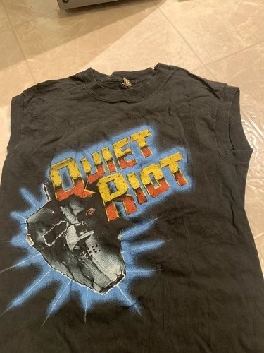 Quiet Riot Metal Health Tour Black Concert T-Shirt S Sm 1980s vintage concert t-shirt, vintage, size S, single stitch, B+ condition