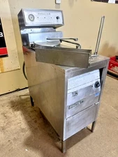 "BROASTER" 1800 COMMERCIAL ELECTRIC PRESURE FRYER WITH OIL FILTRATION SYSTEM