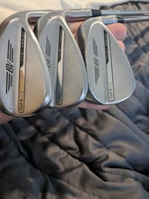Right  Titleist sm10 tour chrome wedge set.52,56,60.vokey...
