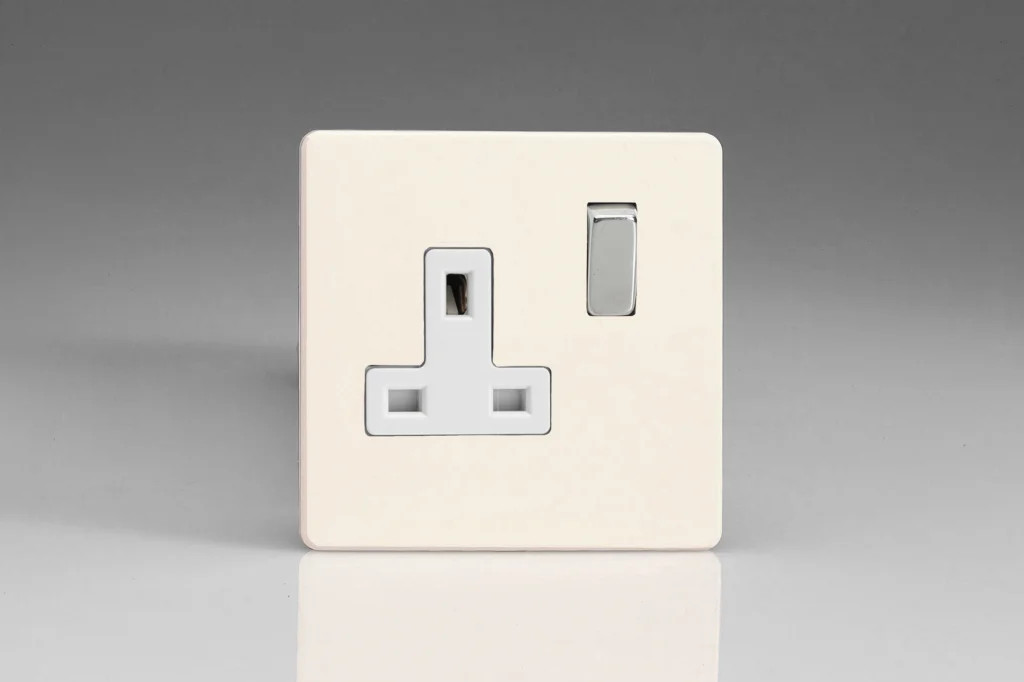 13A Socket Primed 2 Pole Screwless + Chrome/White Insert Varilight XDY4WS.PD