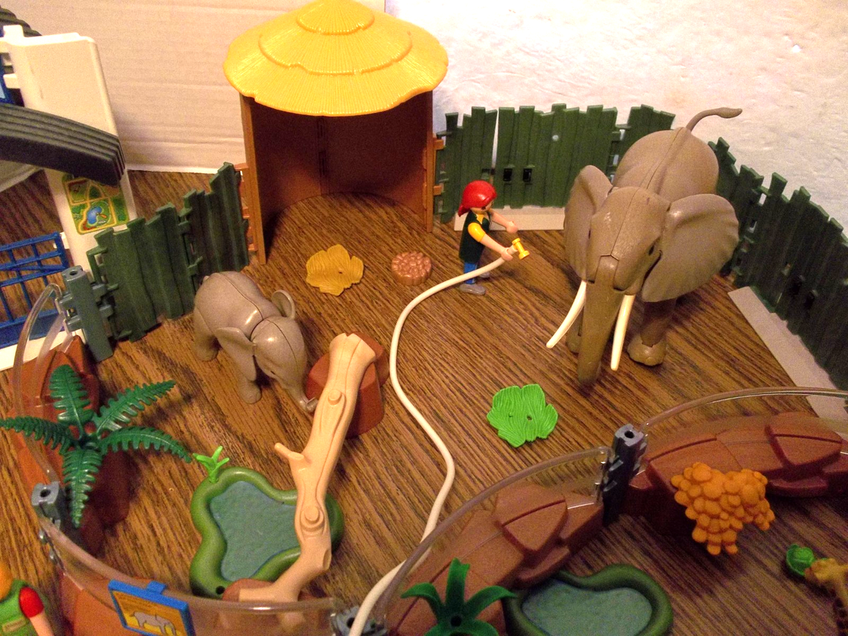 Vintage Playmobil Large Wildlife ZOO #4850 elephants zebras lions