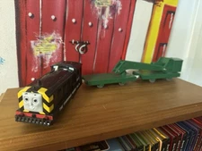 Mavis w/ Breakdown Truck Thomas & Friends TOMY Battery Motorised Railway Trains