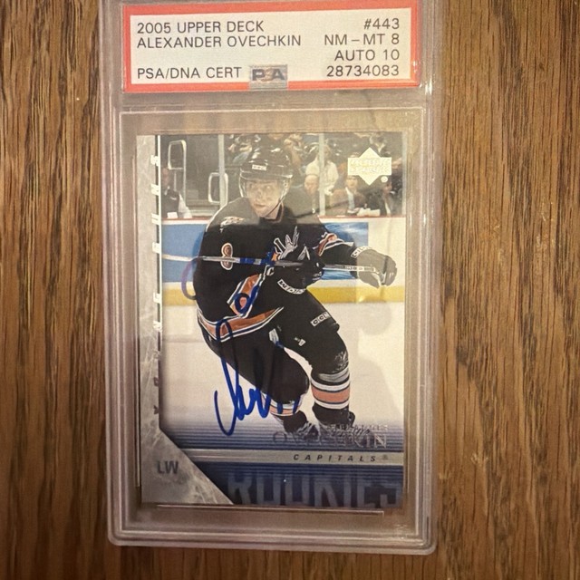 Upper Deck 2005-06 Alex Ovechkin Young Guns RC PSA 8 Auto mit Calder 06 beschriftet