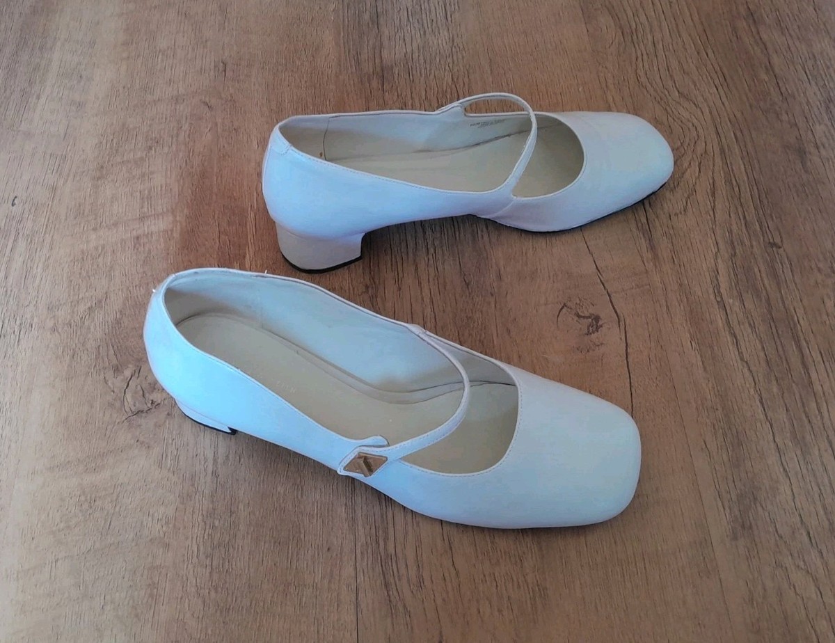 Charles Keith Low Heel White Mary Jayne Shoes Size 41/7 GC UK