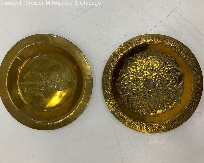 VINTAGE Set of 2 Decorative Brass Plates w/Etching Patterns