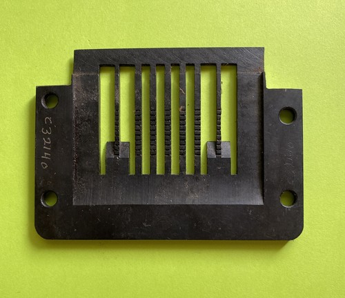 *USATO* C3214-1/4-SINGER-THROAT PLATE-SPEDIZIONE GRATUITA* - Foto 3 di 3