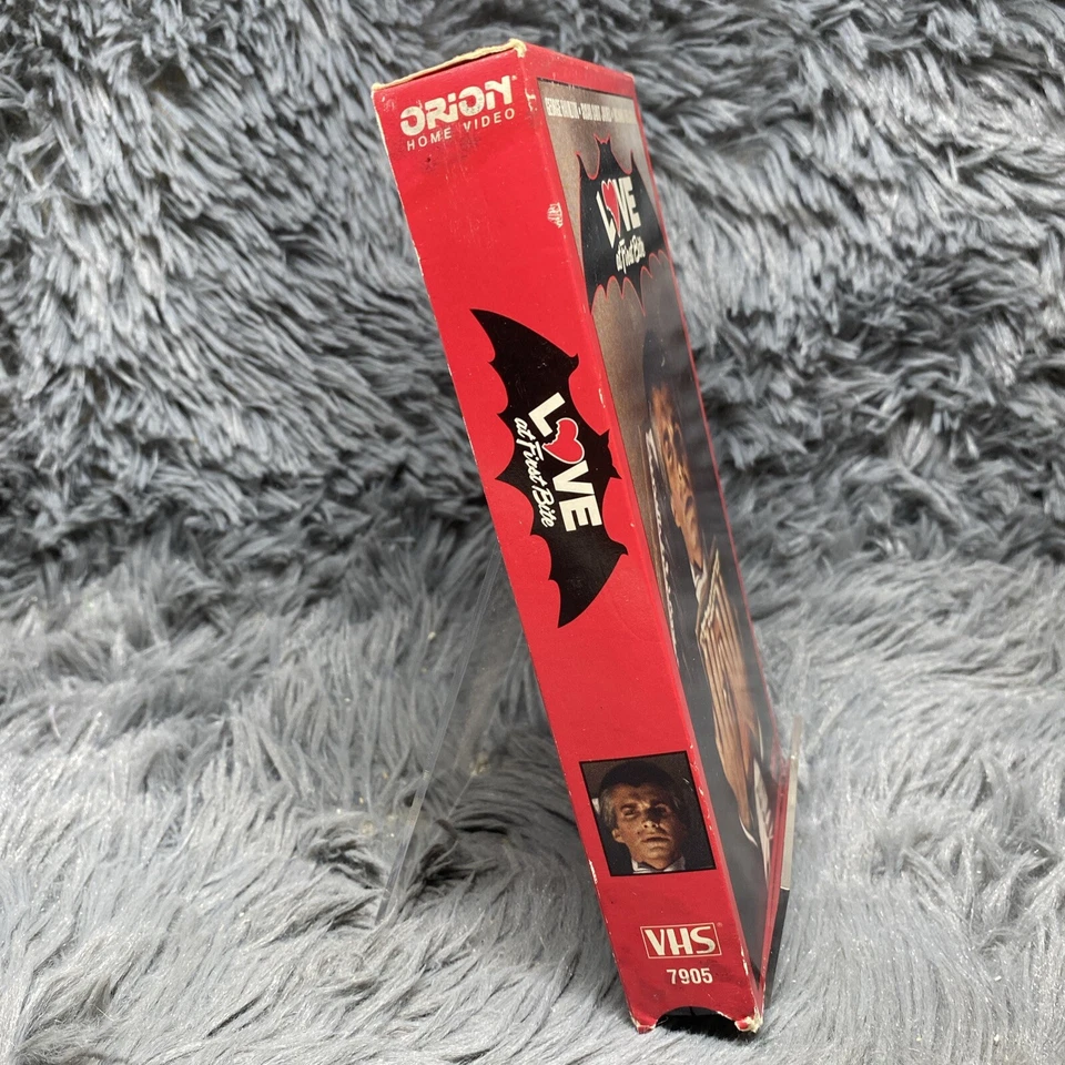 Love At First Bite VHS 1993 Movie Horror Comedy George Hamilton Orion Home Video - Image 3 of 4