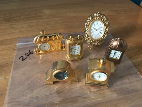 Miniature Quartz clocks and other makes. Over 100 clocks - Foto 465 di 470