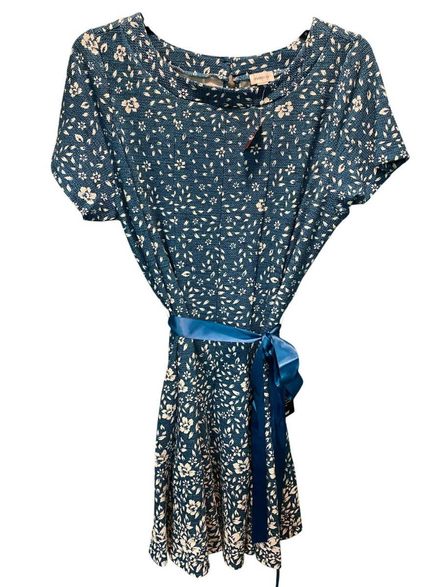 Avenue Womens Floral Textured Dress Blue White Size 18/20 Short Sleeve With Sati | eBay Avenue Womens Floral Textured Dress Blue White Size 18/20 Short Sleeve With Sati | eBay