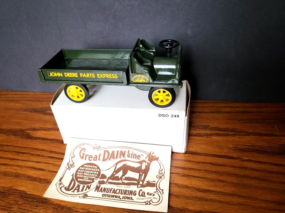 VTG Early 1900s Dain Commercial Car, "John Deere Parts Express" Die Cast Scale — 第 3/4 张图片