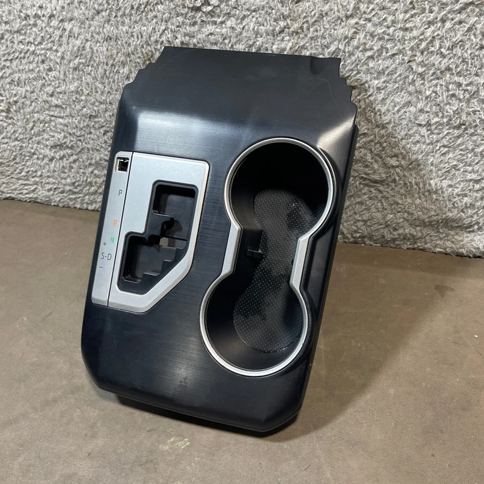 Toyota Camry 2012-2014 bisel de palanca de cambios consola central portavasos negro Foto 3 de 4