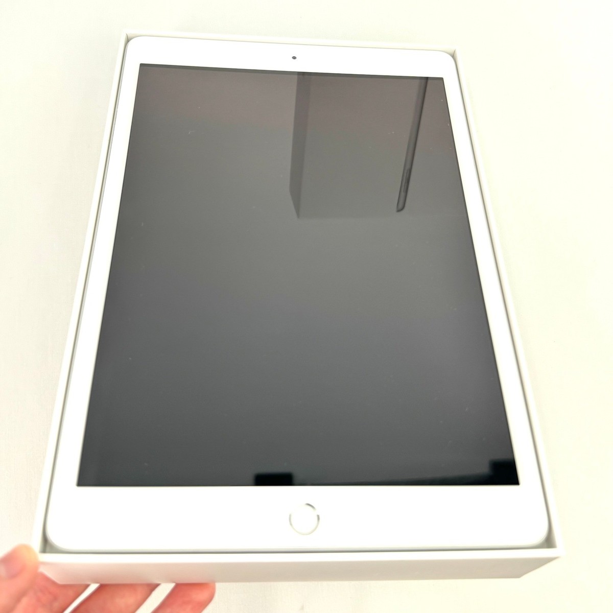 Apple iPad 8th Gen 128GB Wi-Fi Silver Bundle with Apple Pencil