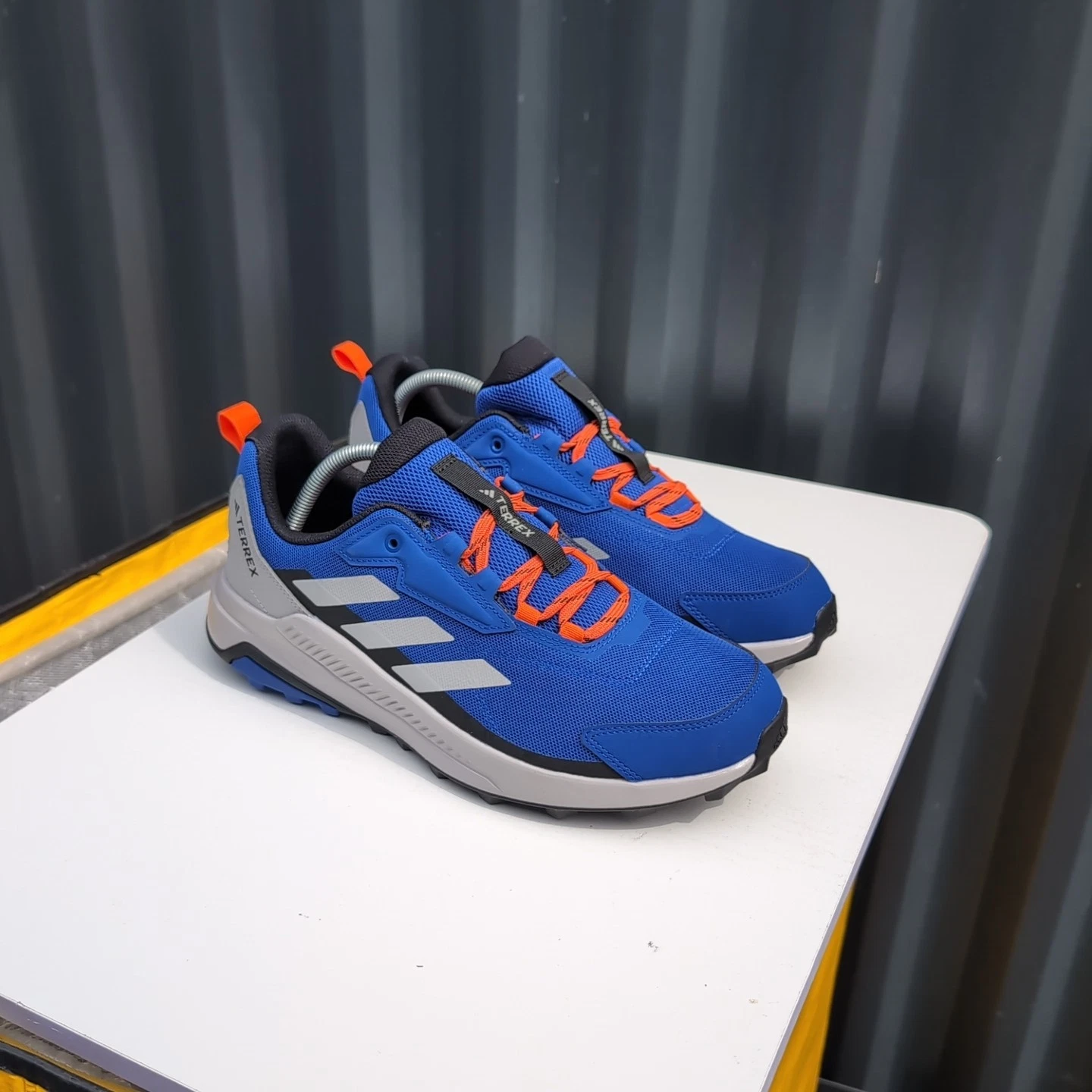 UK 9.5 Scarpe da trekking Adidas Terrex Anylander da uomo blu grigio arancione IH3546