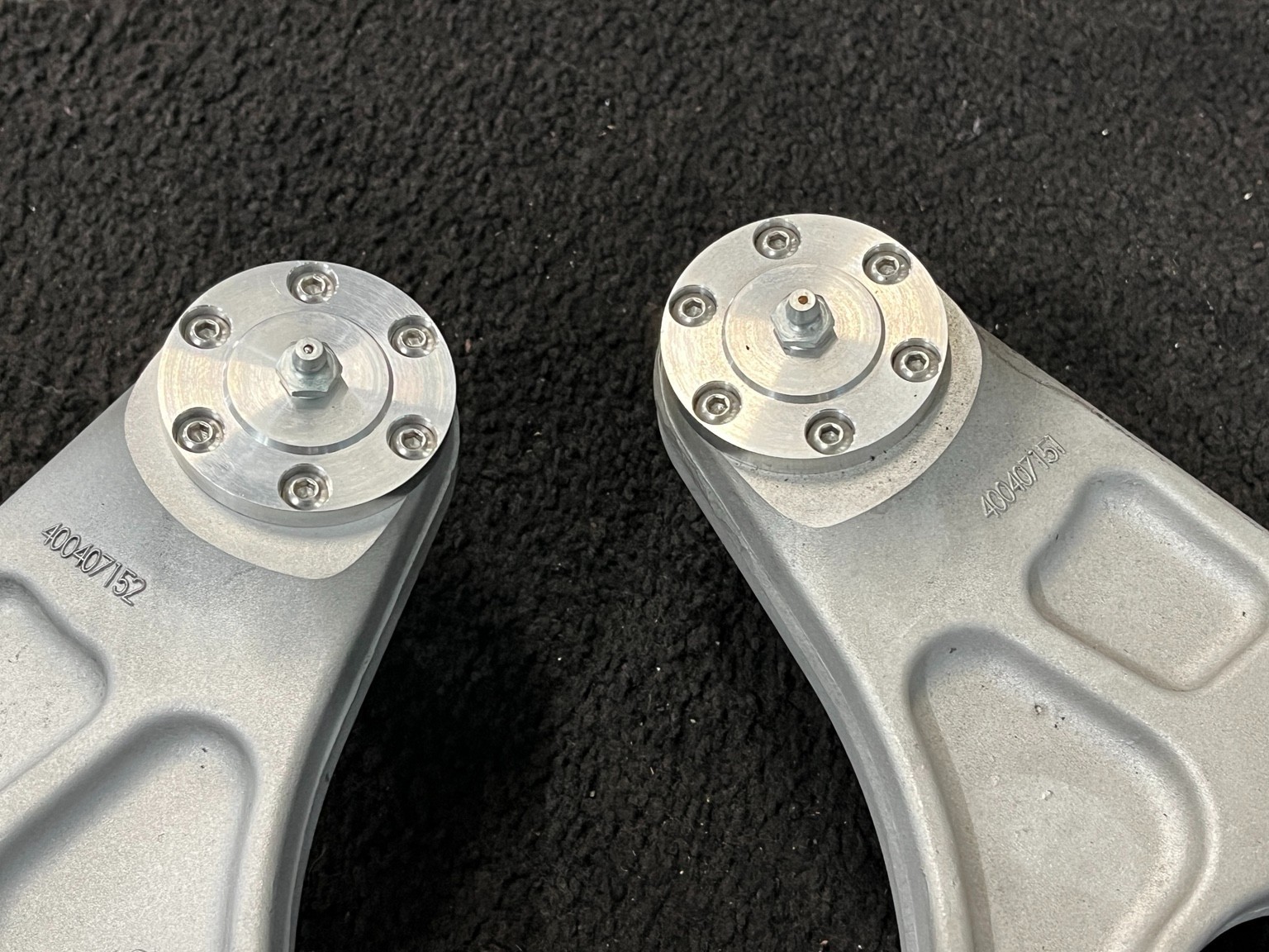 Lamborghini Gallardo Spyder 2003-2008 Left, right Lower Control arms Pair P/N 400407151