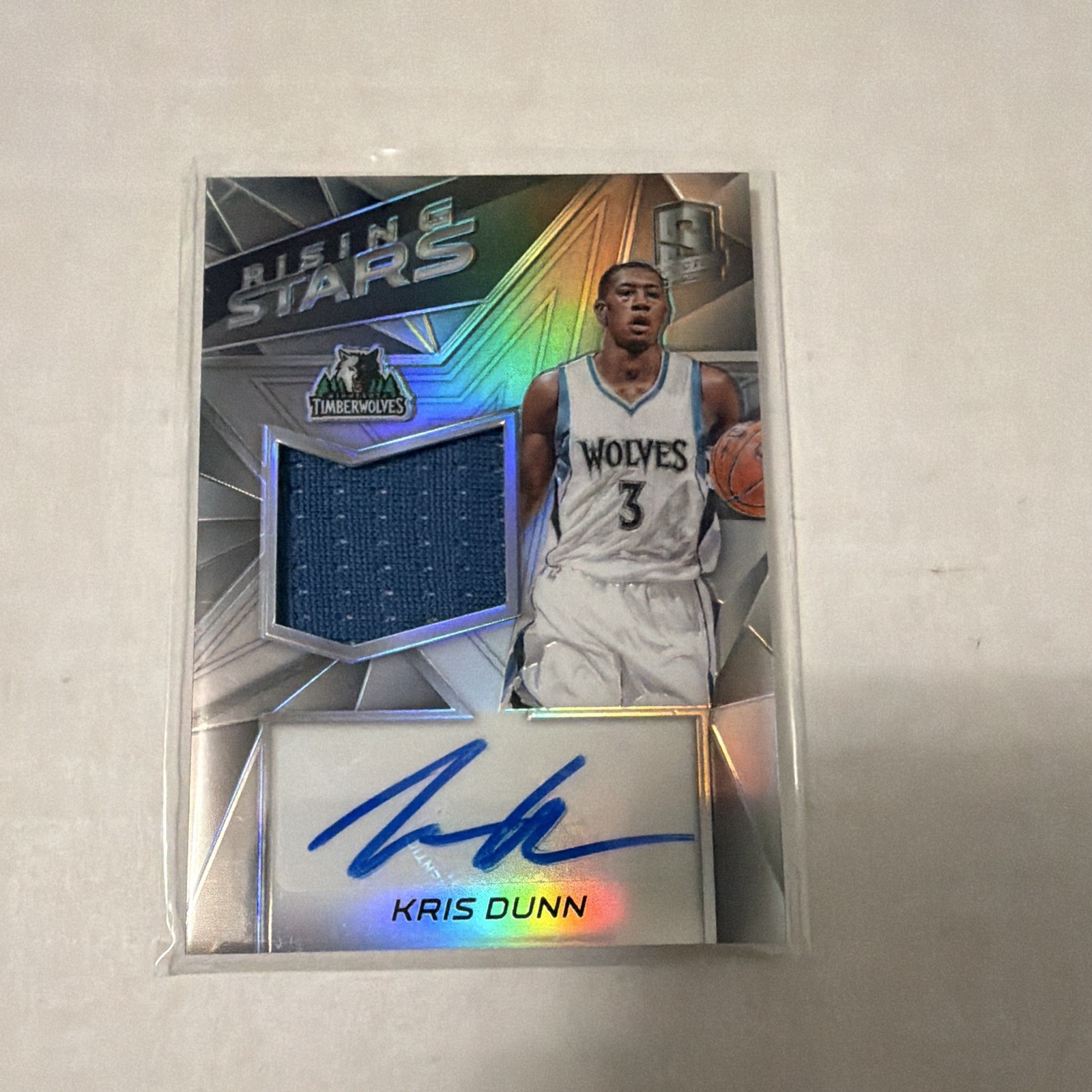 2016-17 Panini Spectra - Rising Star Memorabilia Autographs Kris Dunn #3 /199