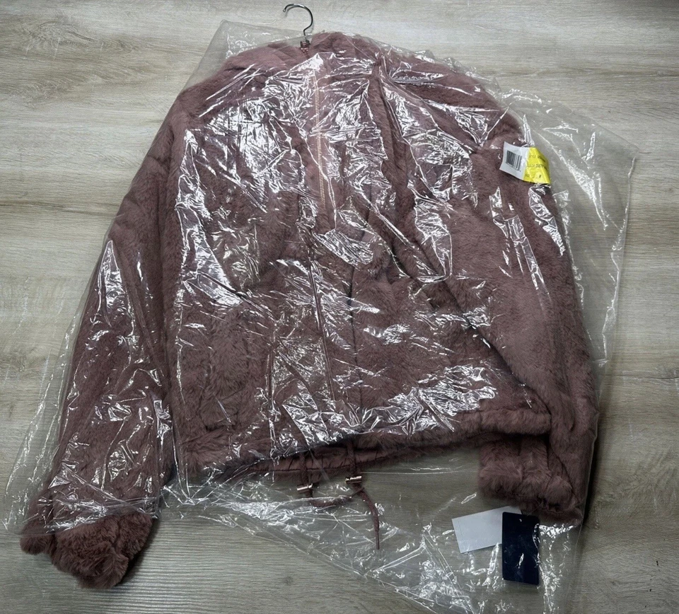 全新带标签 Lucky Brand 女式夹克粉色 M 柔软人造毛皮连帽抽绳 — 第 3/4 张图片
