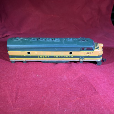 #ad Used Great Northern Railroad Engine Shell ATHEARN LOCOMOTIVE HO Scale $10.00