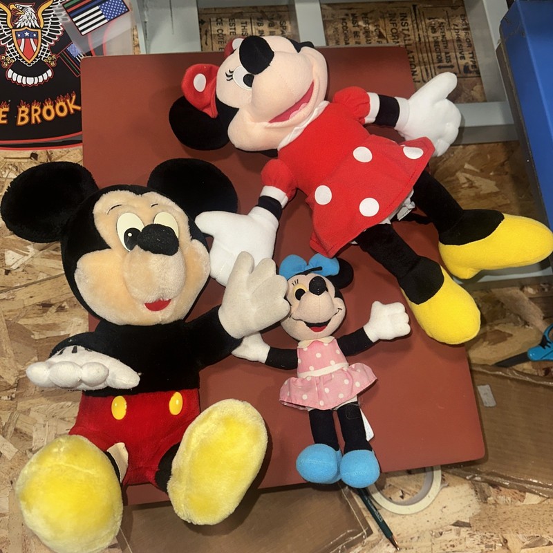 Lot Of Mickey Mouse And Minnie Toys 