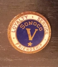 Vintage Gold Sonoco "V" Enamel Advertising Award Lapel Service Pin Tie Tac