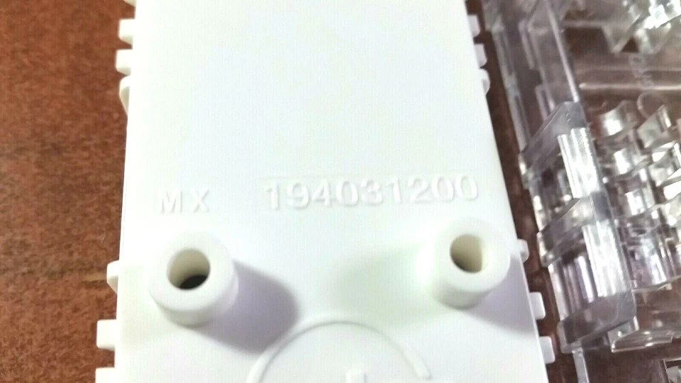 QTY-2 (10 AWG) SELF CONTAINED 19403-1300 MOLEX POWER CONNECTOR 10 AWG 2 pc - Image 3 of 4