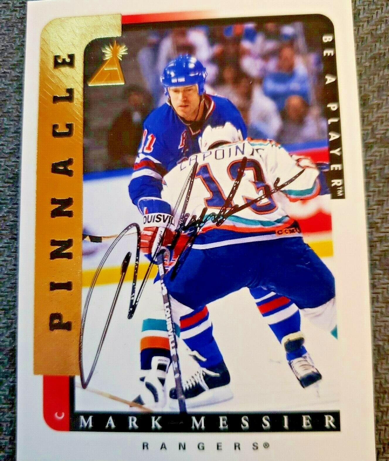 1996-97 Be A Player Autographs #111 Mark Messier