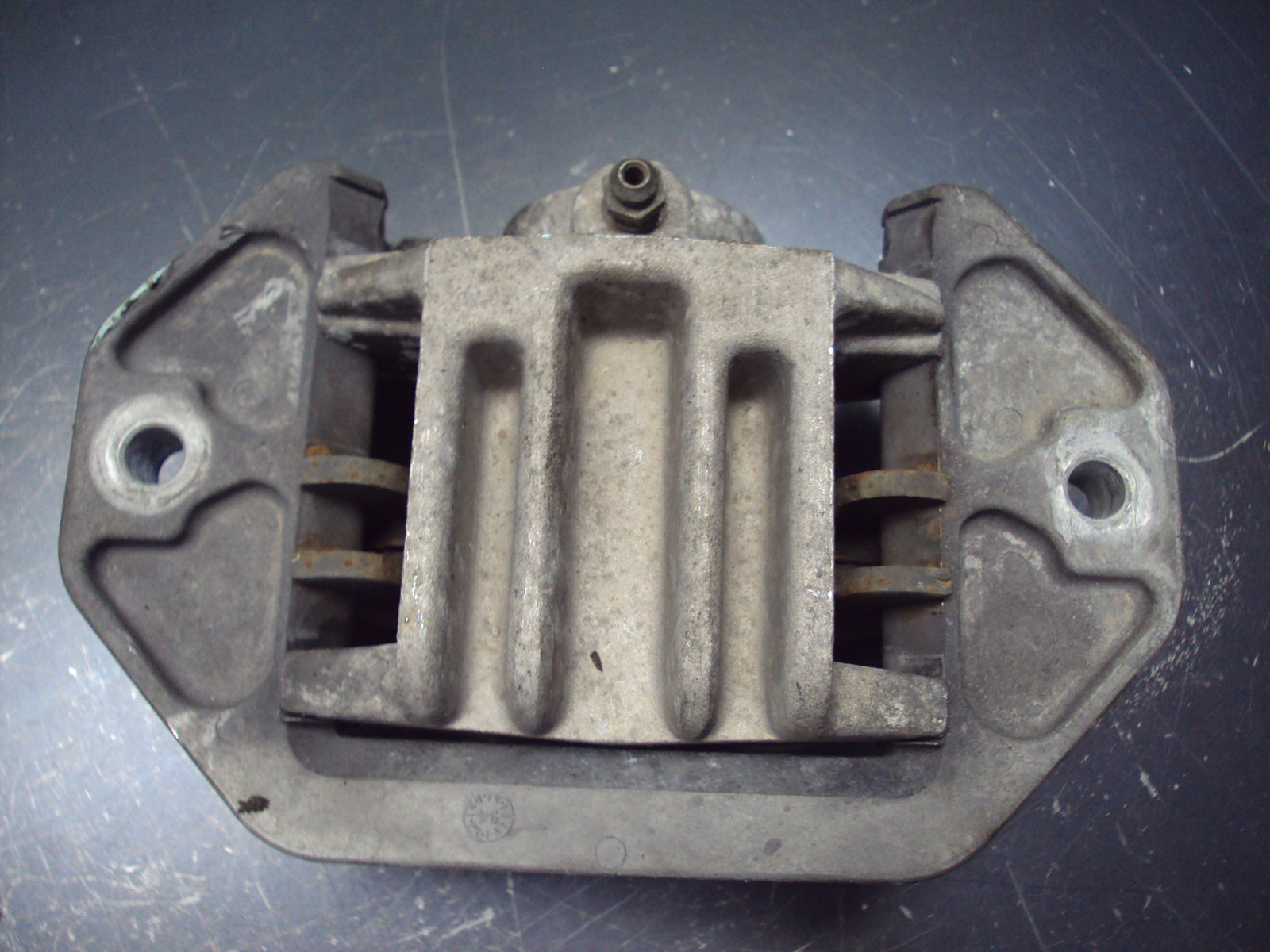 96 1996 POLARIS INDY 600 TRIPLE SNOWMOBILE BRAKE CALIPER PADS BRAKING