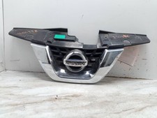 Used Upper Grille Fits 2016 Nissan Juke Bumper Mounted Upper S Upper Grade A