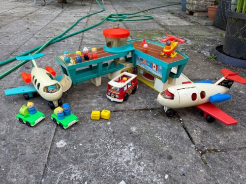 Fisher Price '70s Little People Airport, 2 Planes, Helicopter, Bus & Accessories - Picture 2 of 13