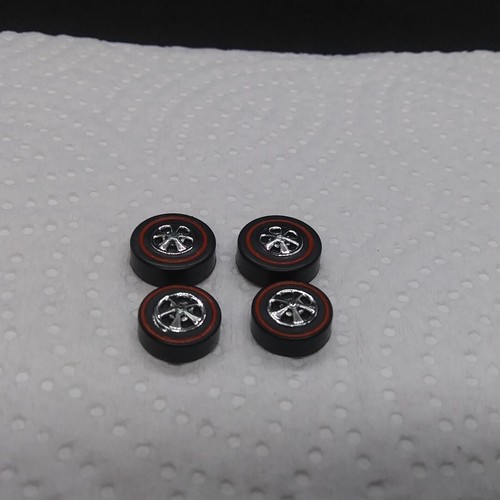 Hot Wheels Redline 4 Large/Medium Cap Repro Wheels - Bright Chrome - 第 1/3 張圖片