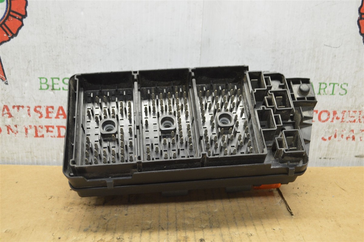 06 07 Saturn Vue 4 CYL Engine Fuse Box OEM 15796348 AD OEM for