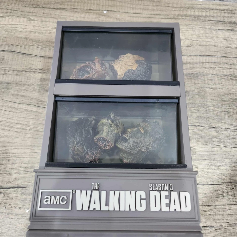 The Walking Dead Season 3 Blu-ray w Zombie Head Fish Tank - Halloween Decoration - Image 4 of 4