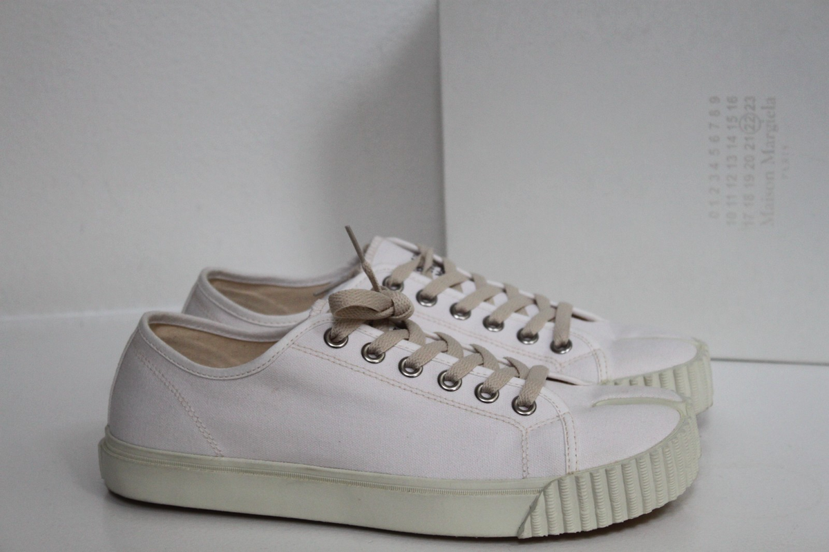 sz 8 / 41 Maison Margiela Tabi low top White Canvas Sneakers Men