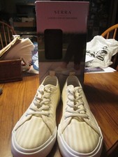 WOMEN'S CANVAS SHOES