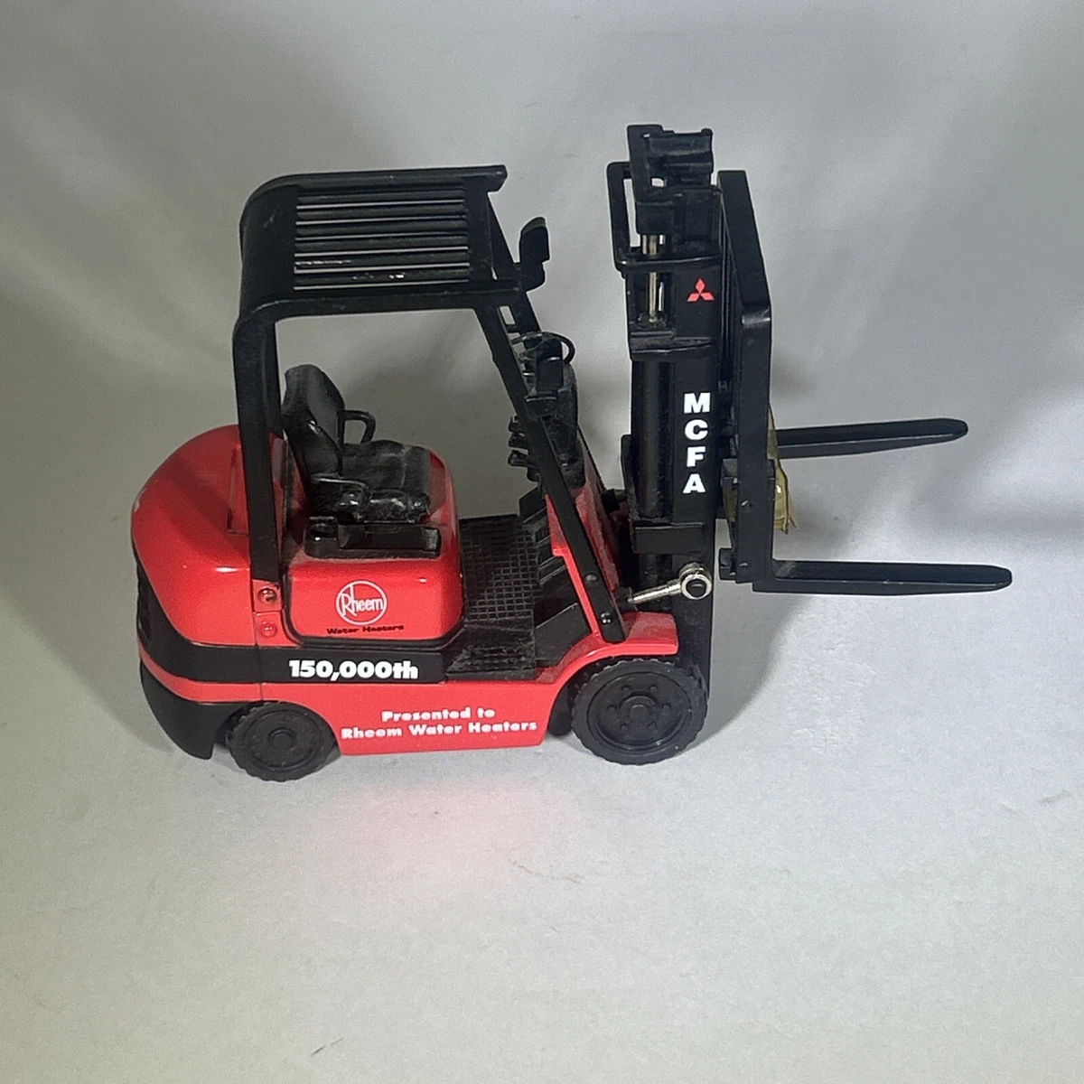 Diapet 1/24 Scale Nissan 25 BX Series Forklift Diecast Model