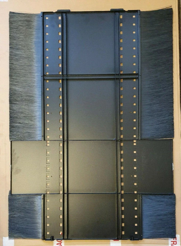 T408 APC NetShelter SX 750mm wide x 1200mm deep networking roof AR7716 - Image 4 of 4