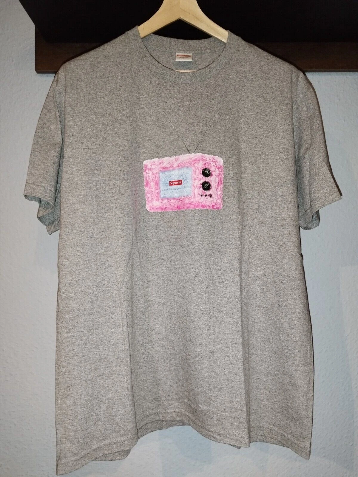 Supreme TV Television T Shirt gris bruyère taille grand flambant neuf