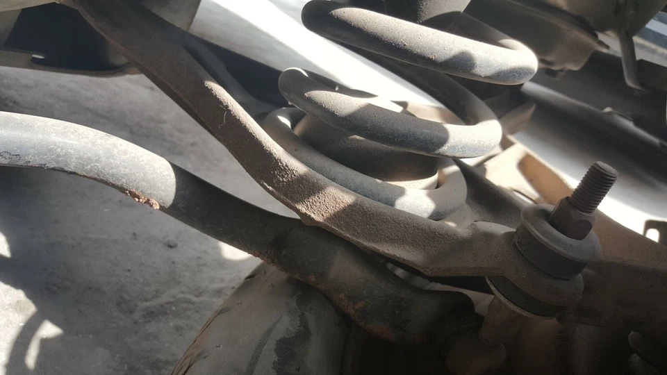 Brazo de control inferior delantero derecho CHEVY GEO TRACKER 99 00 01 02 03 04 Foto 3 de 3