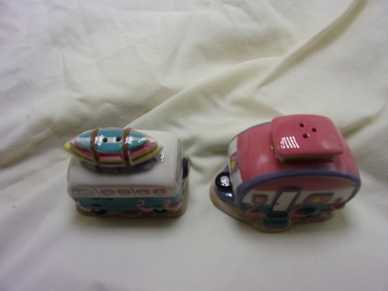 Ceramic Camper Van & Trailer Salt Pepper Shakers Flamingo Beach Surf RV Coastal