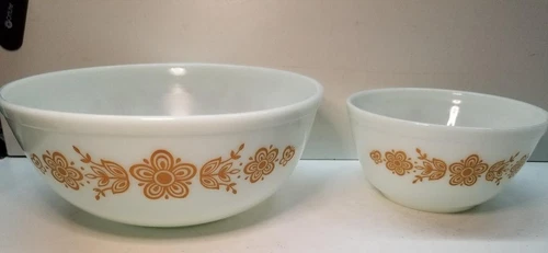 Vintage PYREX Butterfly Gold Mixing Bowls set 404 & 402 EXCELLENT CONDITION!