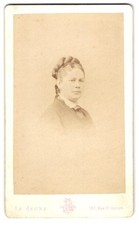 Photo Le Jeune, Paris, 350 Rue St. Honor�, B�rgerliche Lady with Elegant Frieze 