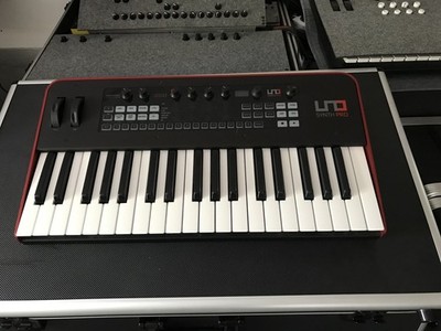 IK Multimedia - UNO Synth Pro