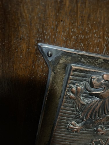 Plaque murale vintage en cuivre avec armoiries royales 1905 Fisher & Ludlow Ltd - Photo 9/14
