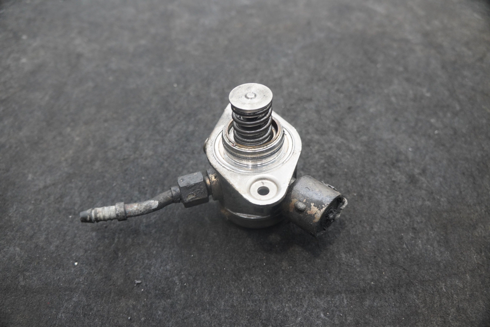 Engine High Pressure Fuel Injection Rail Pump 252704 OEM Ferrari 458 *Note*