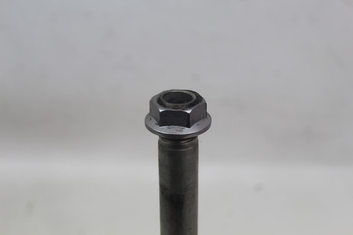 Kawasaki ZX6R Ninja 13-17 Rear Swingarm Axle Bolt & Nut Spindle