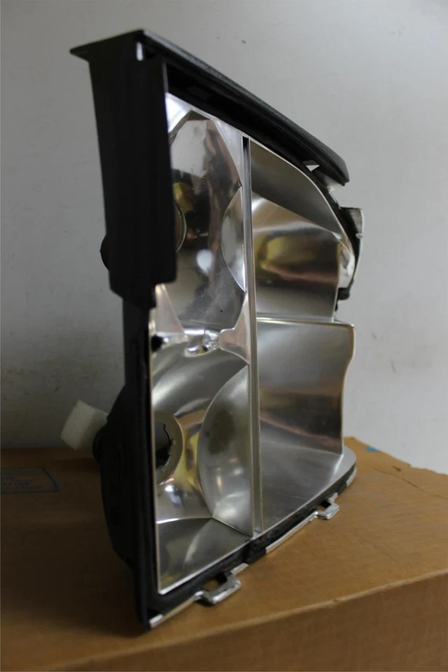 Nuevo OEM GM Luz Trasera Izquierda Carcasa 16506028 16506030 1987-8 Chevrolet Beretta (GM Foto 4 de 4