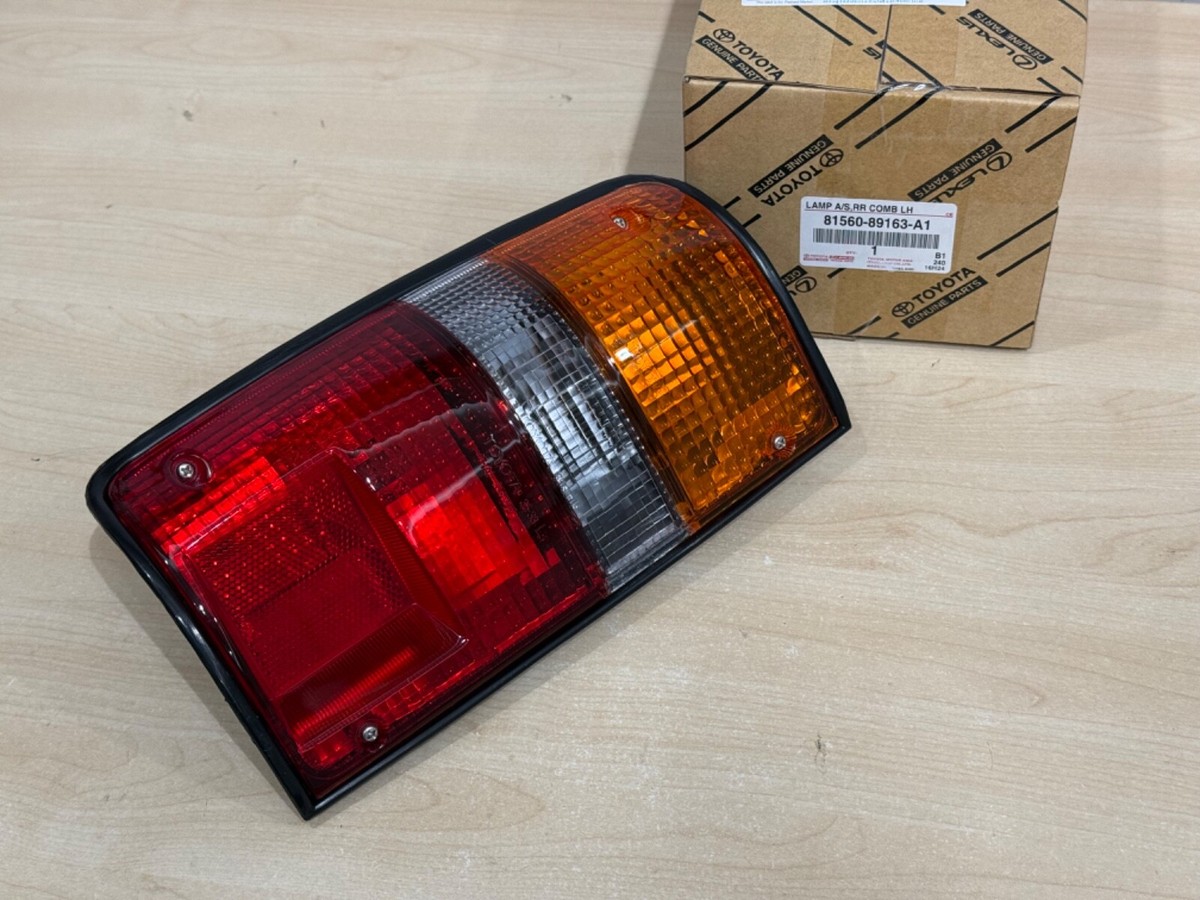 8156089163 Genuine Toyota Lamp ASSY Rear Combination LH 81560
