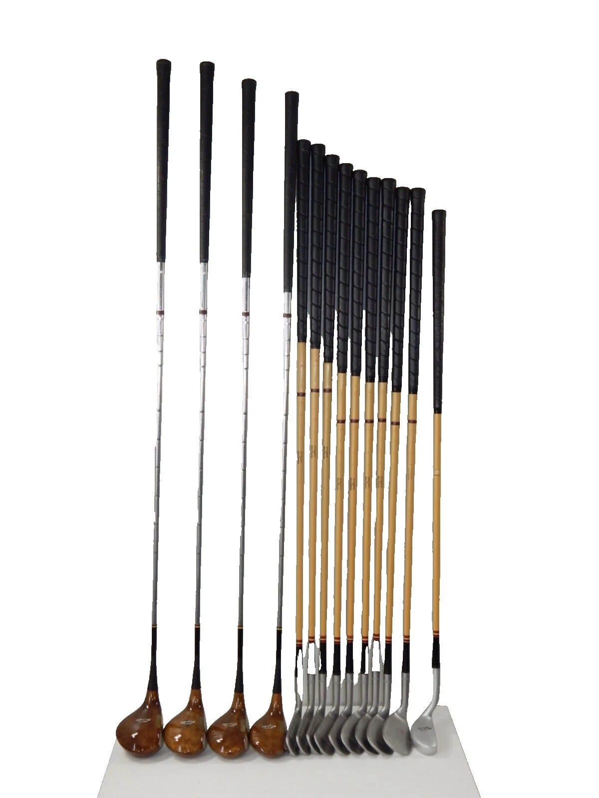 Tacos de golfe Antigos e Hastes de jogos Completos