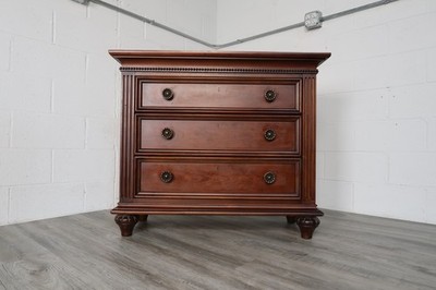 Thomasville Ernest Hemingway '' Key West''  Bachelor Chest Nightstand