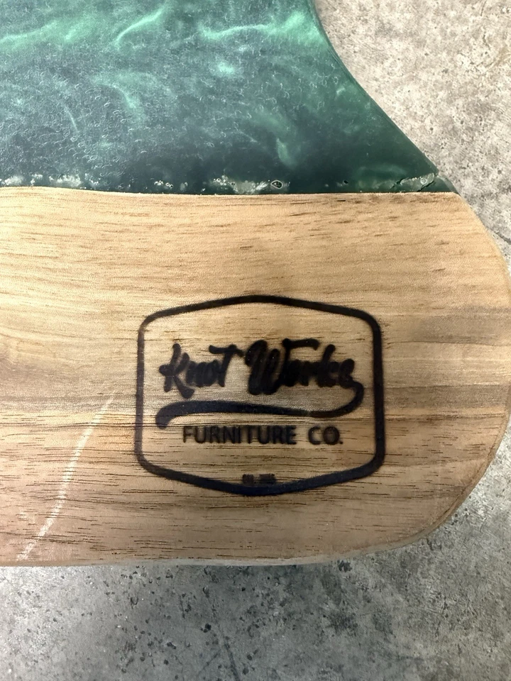 Madeira de nogueira com resina epóxi esmeralda corte rio tábua de servir charcutaria - Imagem 2 de 3